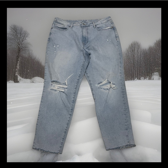 Old Navy Denim - Women's Old Navy Light Blue Distressed Straight Leg Jeans Size 16
